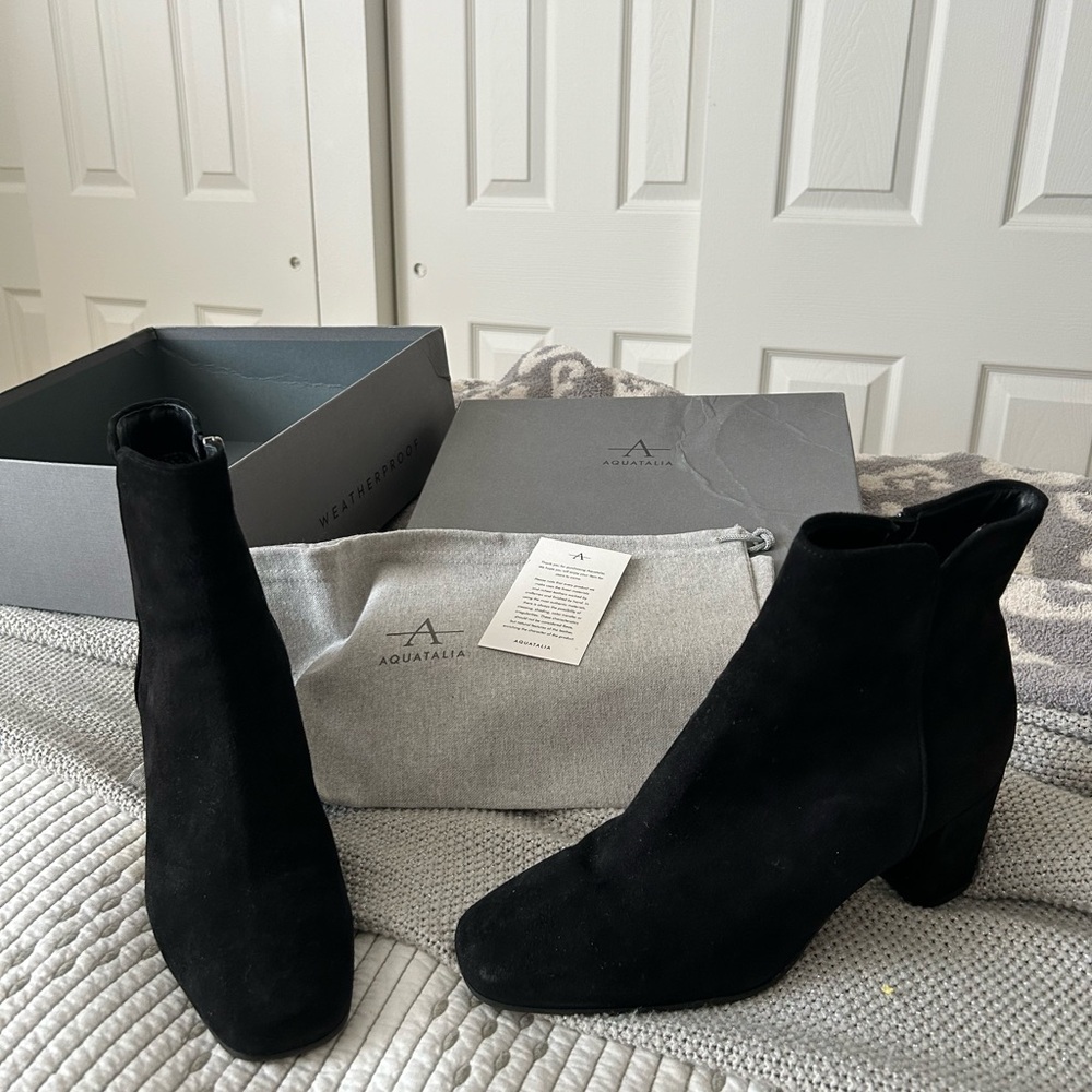 Sharp black suede booties. Extremely comfortable. Aquatalia. Perfect condition.